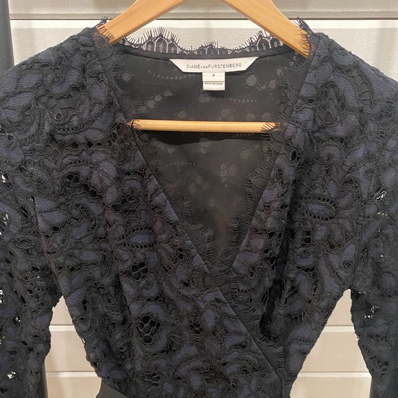 DVF Navy Lace Wrap Dress - sz 4 - Picture 3 of 3